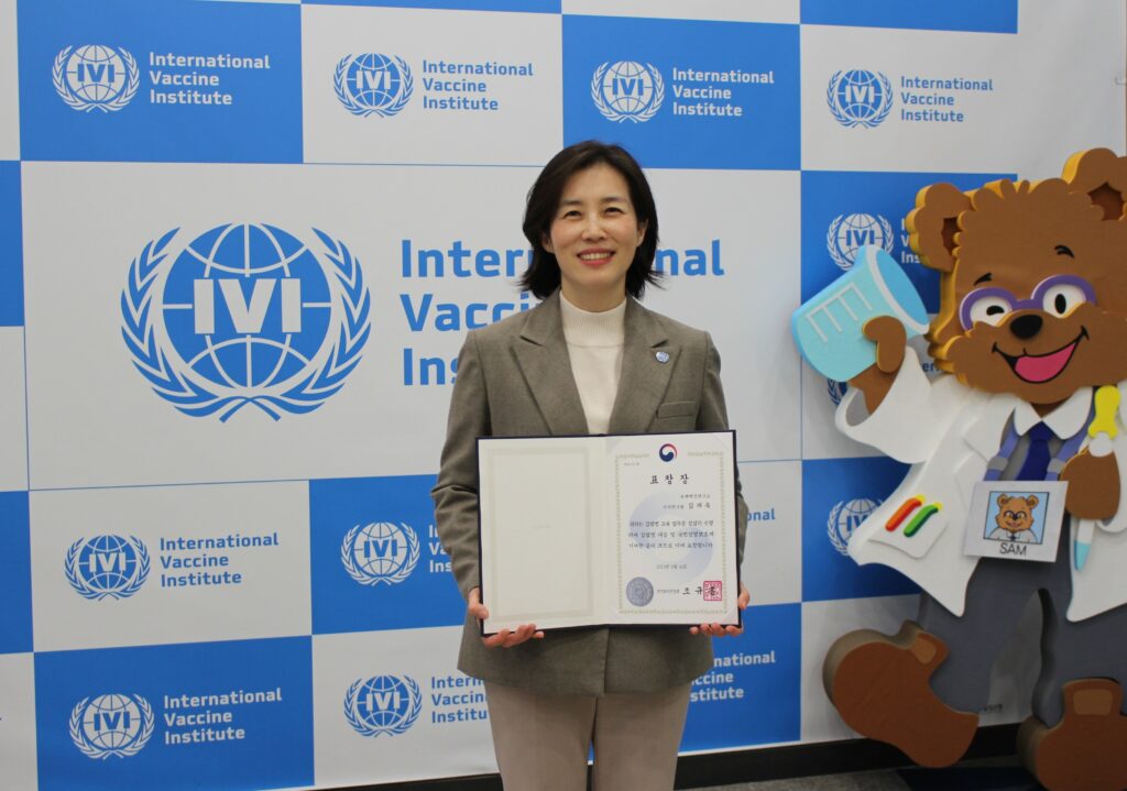 Dr. Jae Ouk Kim receives Health Minister’s Award for contributions to infectious disease education